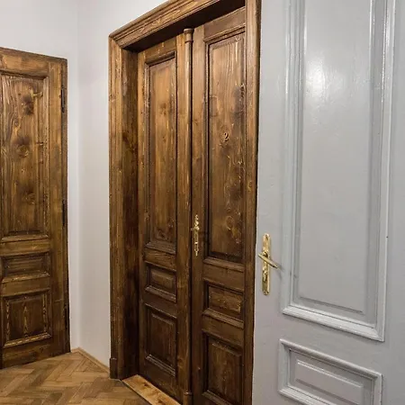 Cracwow K8 No.1 Daire